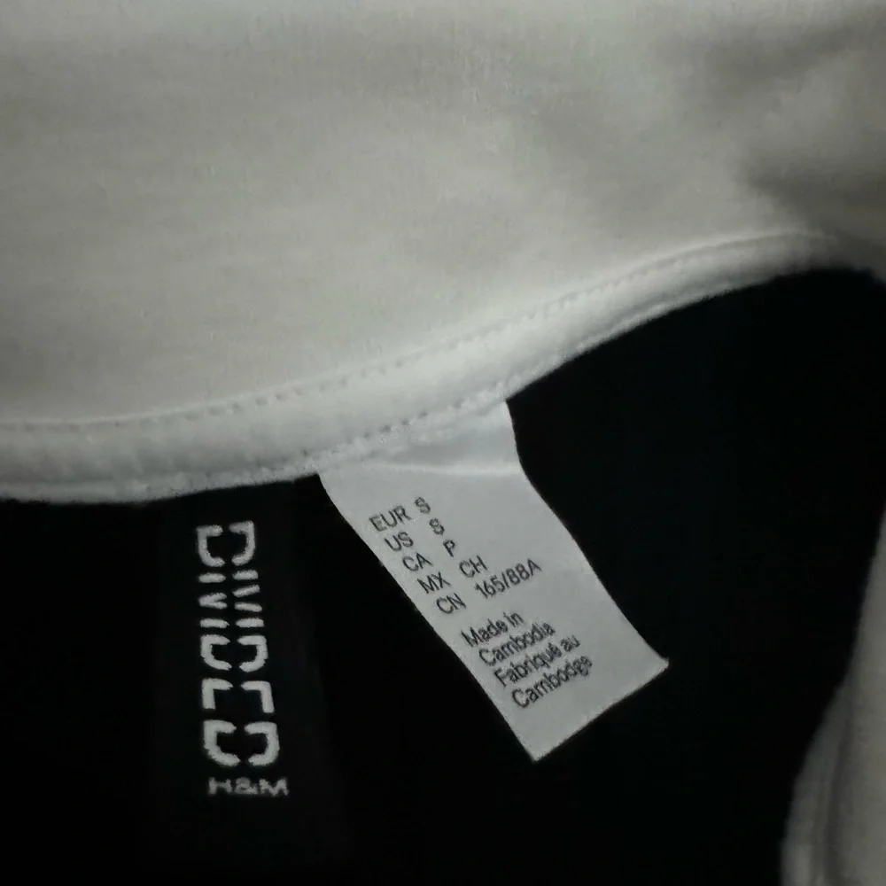 Black mini dress with white collar from H&M - Picture 5 of 5